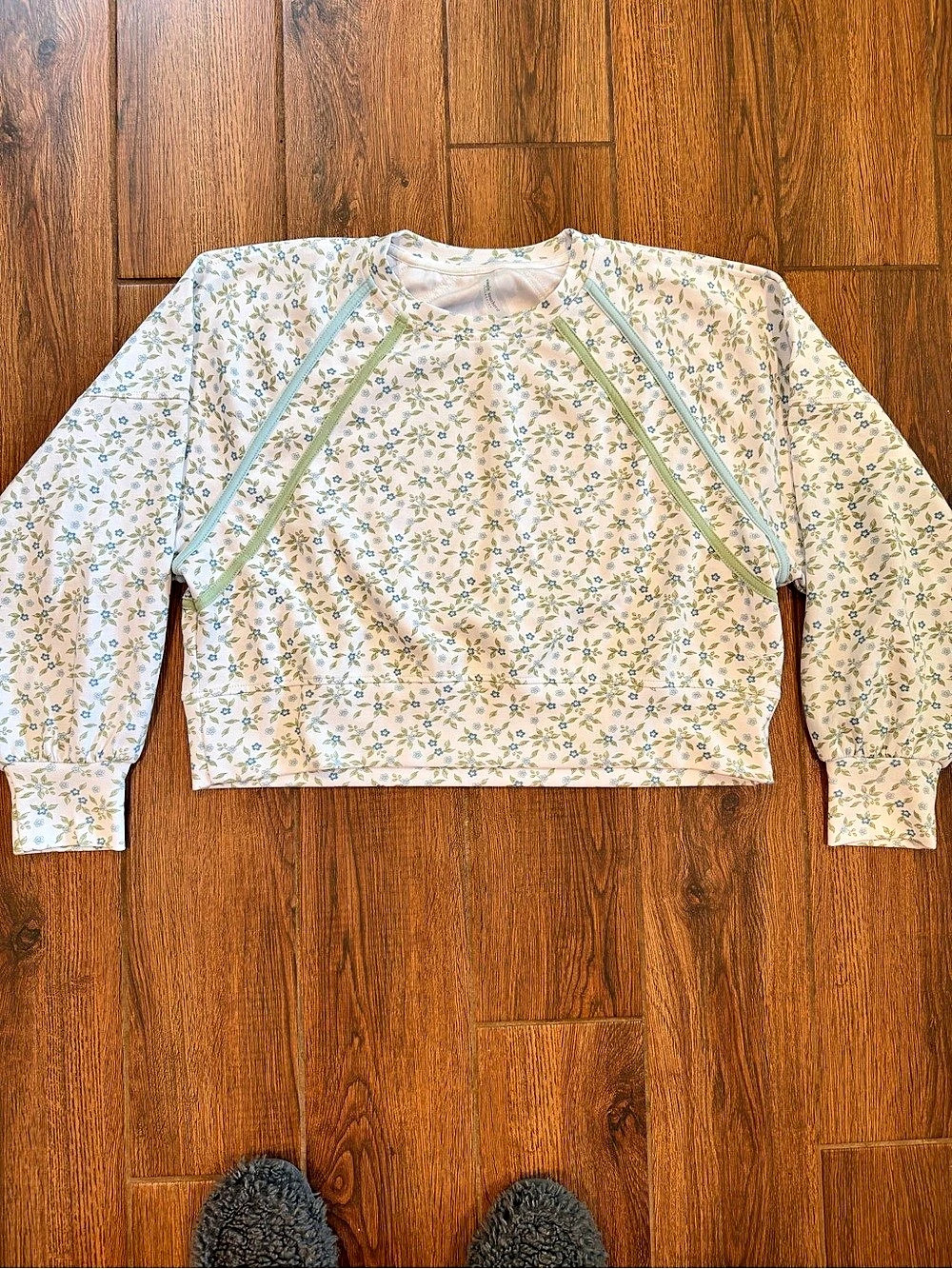 Simply Southern Floral Long Sleeve in Cream & Blue Medium Like New